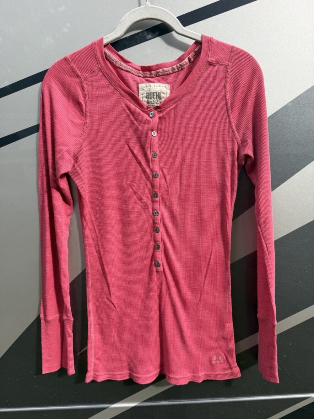 Vintage Y2K Ruehl No. 925 Greenwich Village pink ribbed henley shirt M grunge